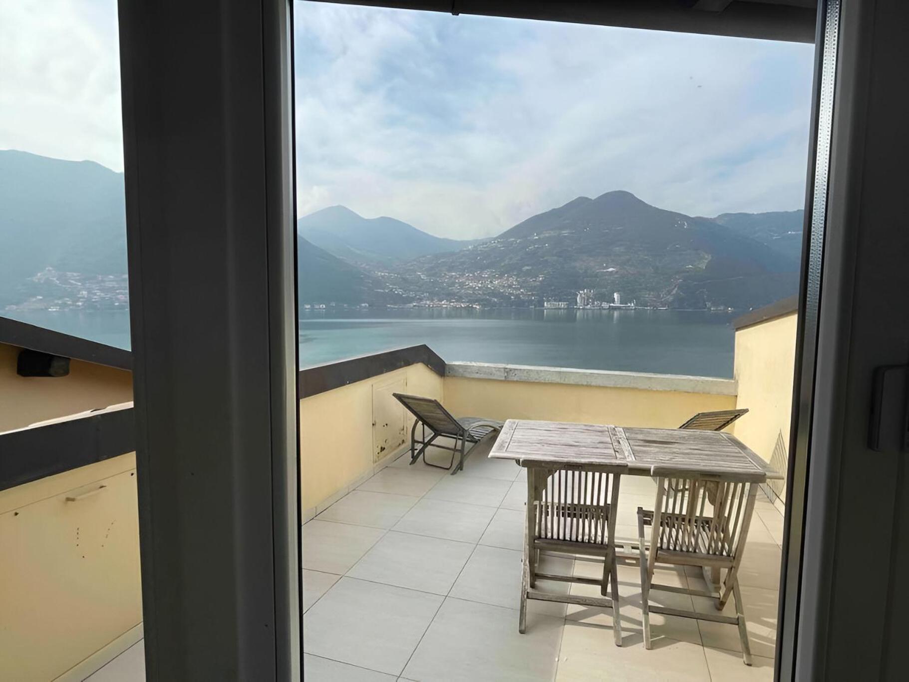Casa Pg - Appartamento Vista Lago Monte Isola Exterior photo