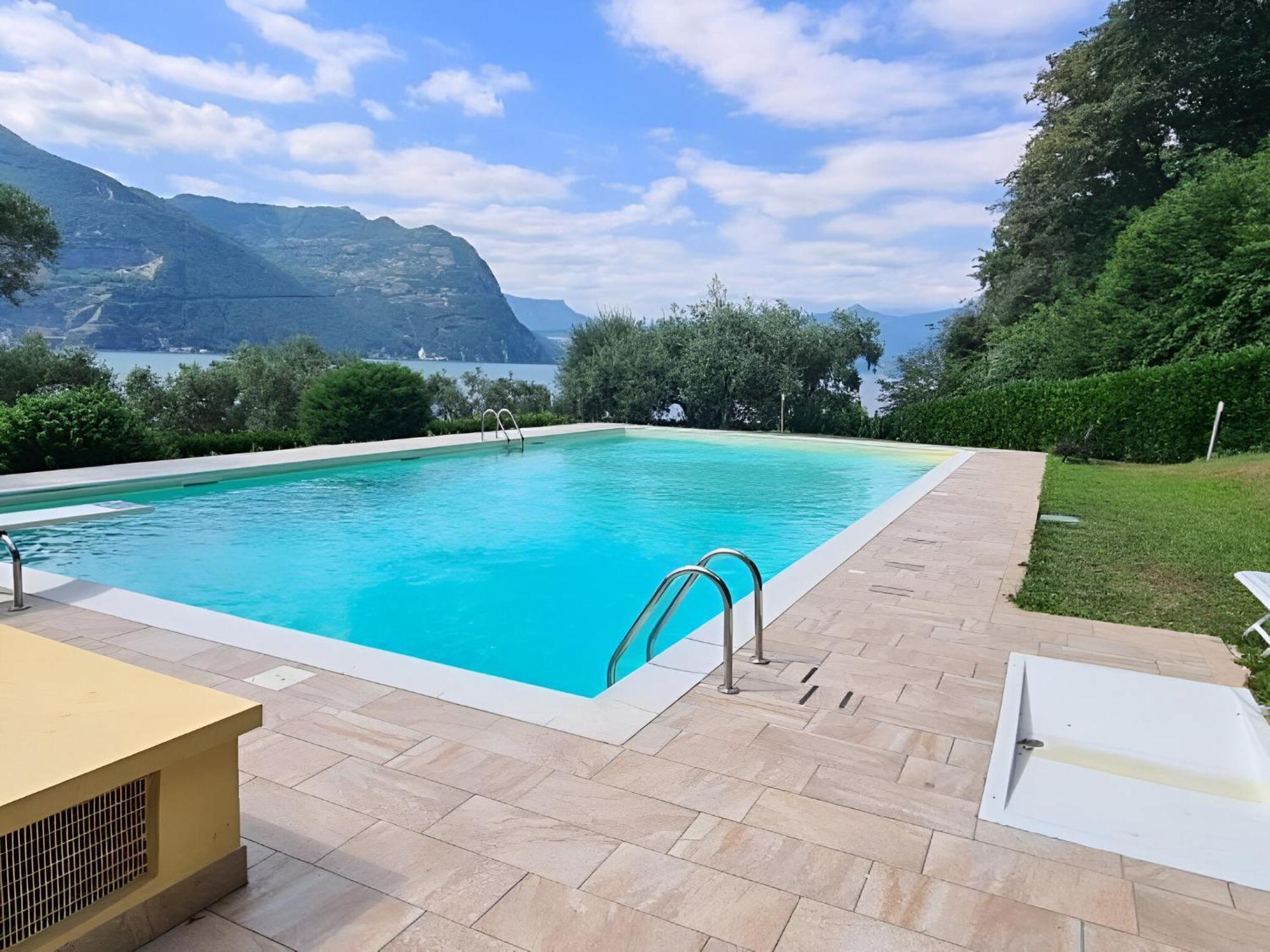 Casa Pg - Appartamento Vista Lago Monte Isola Exterior photo